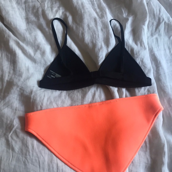 Triangl Bikini - Picture 3 of 3